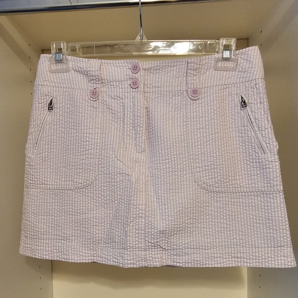 New York and Company size 8 skort in pale pink and white seersucker pattern